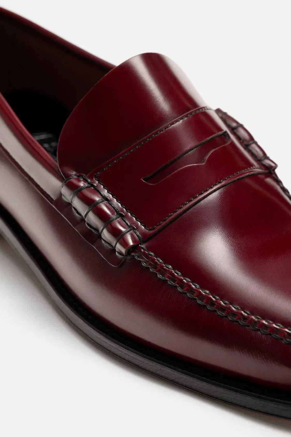 TATE’S LEATHER LOAFER