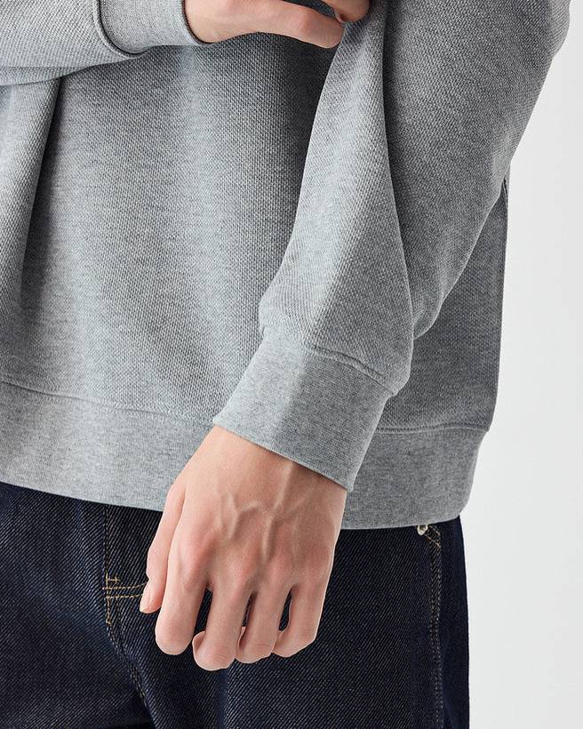 The Mo Maike 2025 Structured Split Contrast Crewneck Sweater