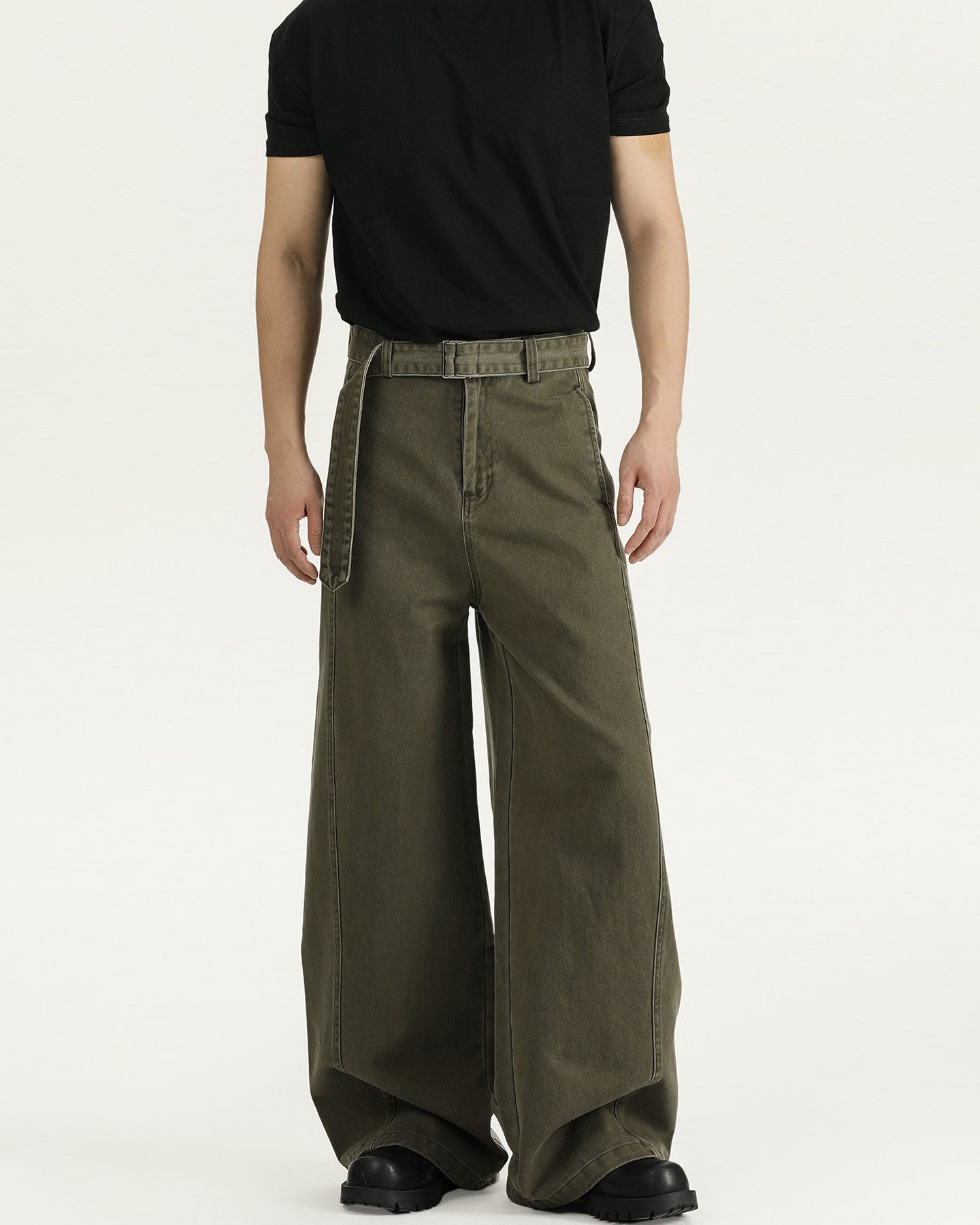 Classic Cargo Straight-Leg Jeans