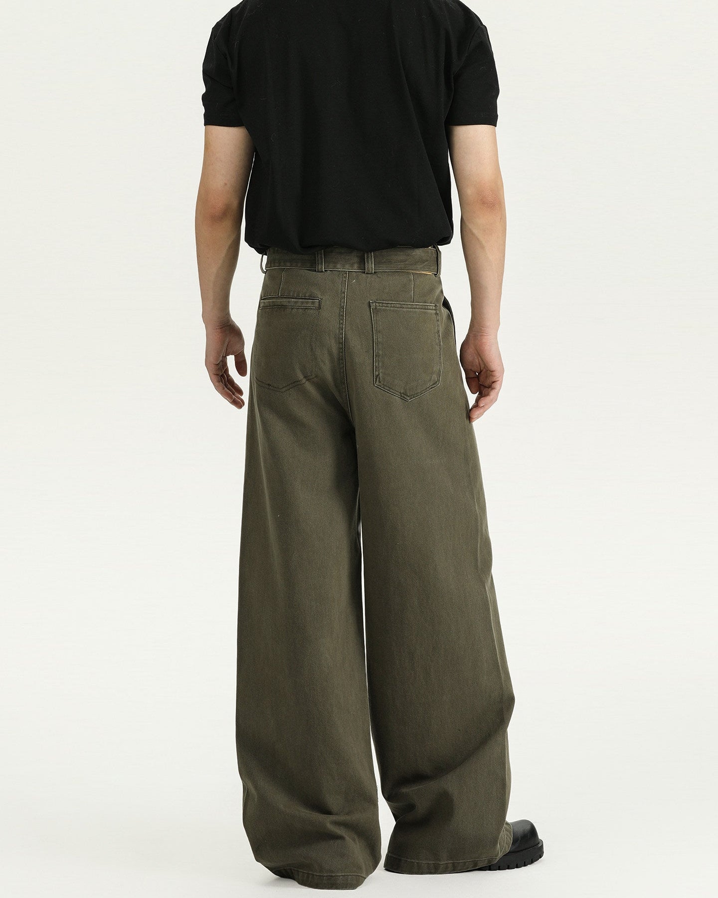 Classic Cargo Straight-Leg Jeans