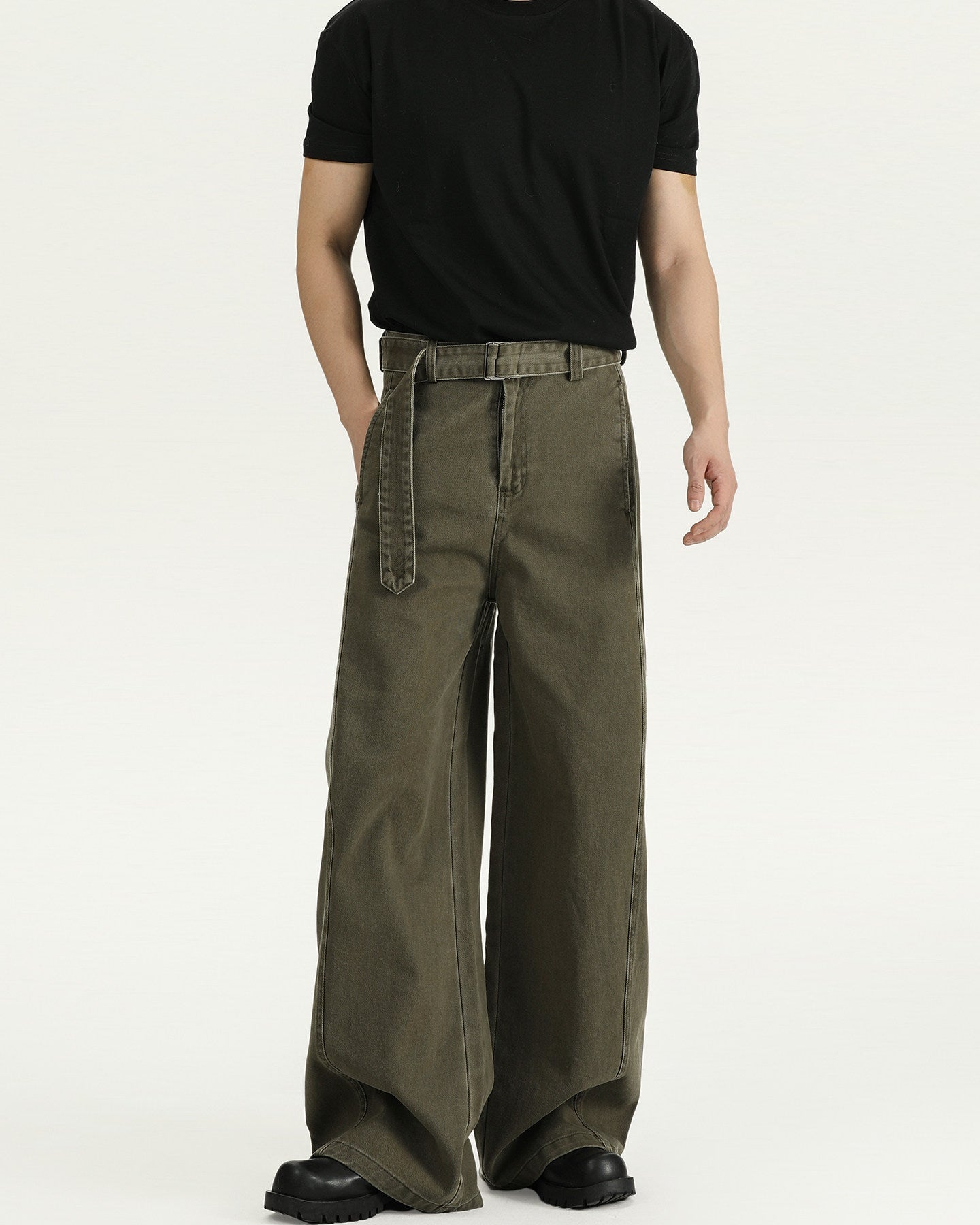 Classic Cargo Straight-Leg Jeans