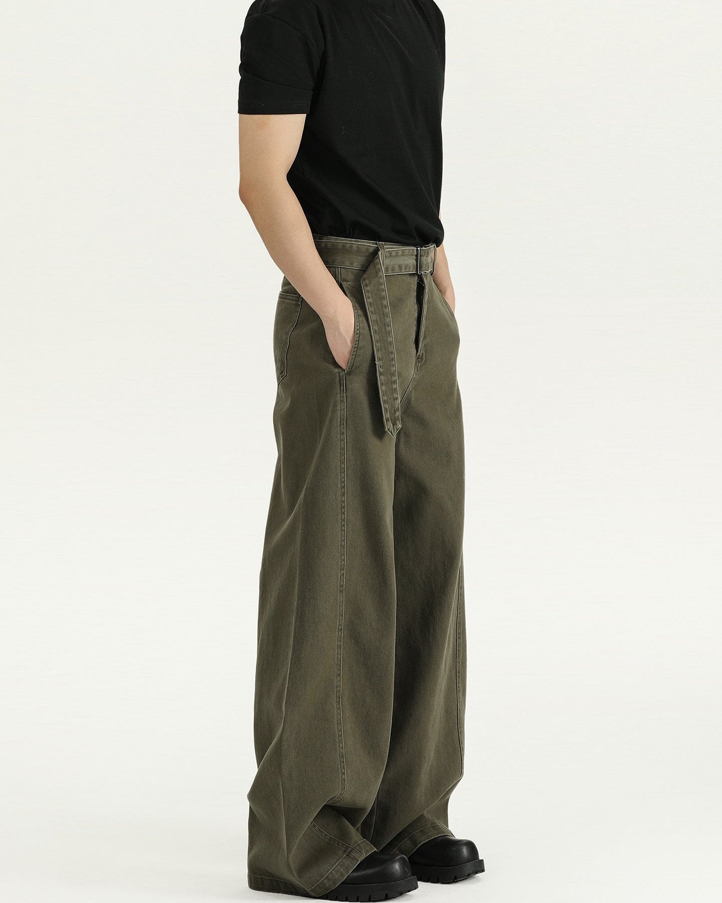 Classic Cargo Straight-Leg Jeans