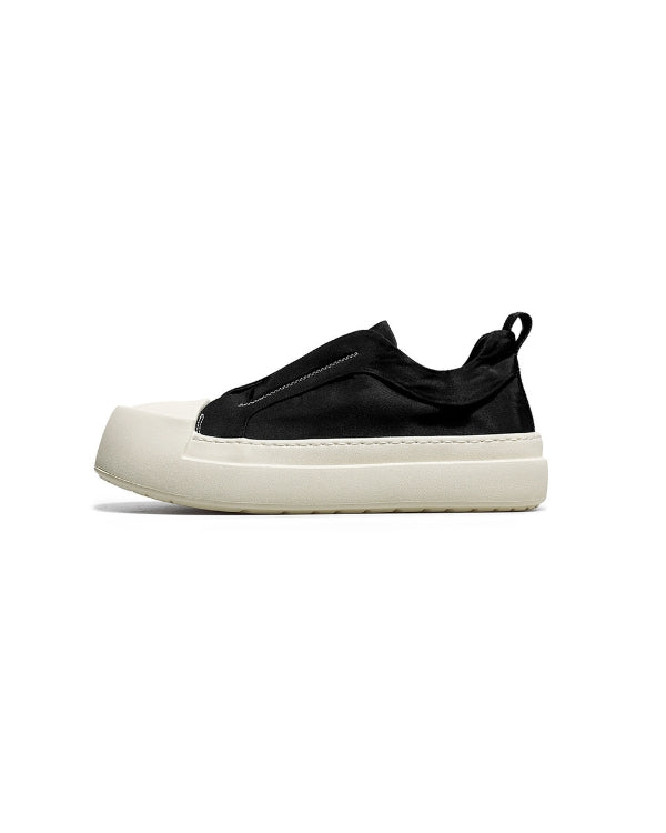 The Desert Trail Laceless Glide Low Sneaker