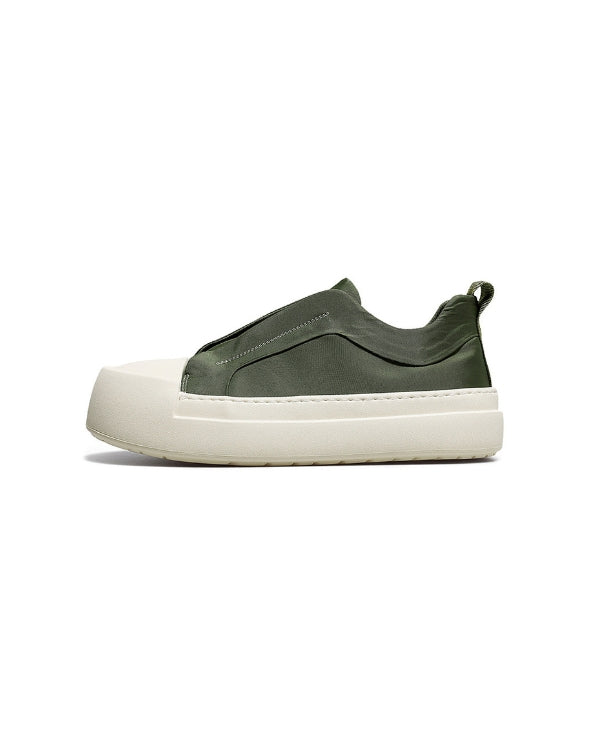 The Desert Trail Laceless Glide Low Sneaker