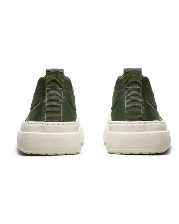 The Desert Trail Laceless Glide Low Sneaker